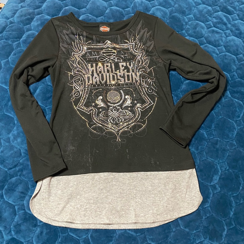 Harley Davidson Women’s large pullover double layer style long sleeve knit top.